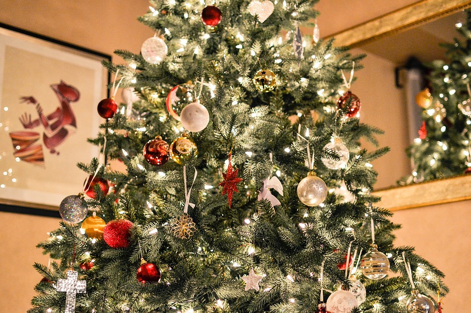 Decorazioni Natalizie Online.Albero Di Natale Acquistarlo Online Conviene