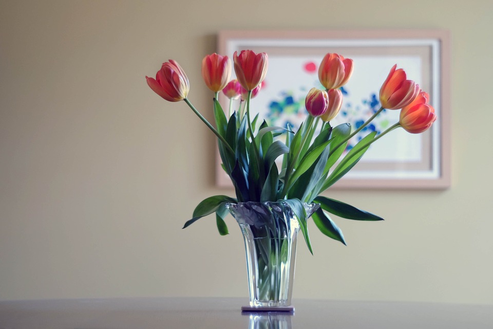 Decorare con i fiori artificiali: idee e consigli