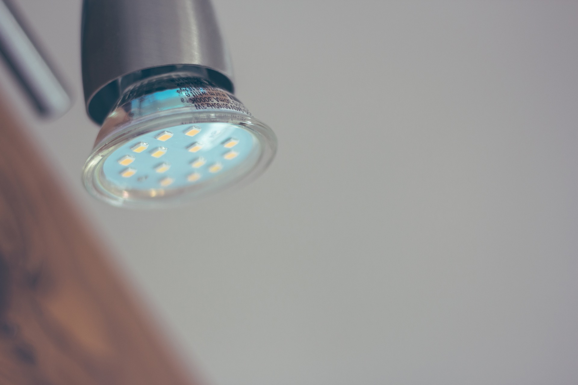 Lampada led: Come sostituirla senza problemi